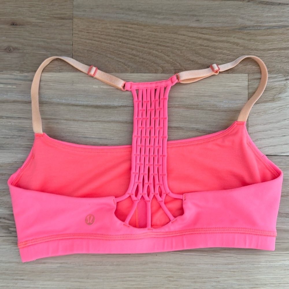 Lululemon size 6 sports bra, preowned but great condition